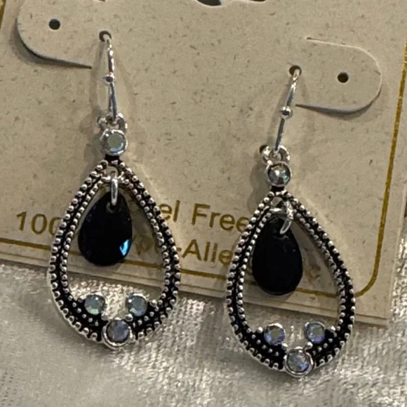 🌸Final price🌸 Black and Silver Teardrop Earrings - Picture 3 of 3